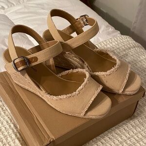 Lucky Brand Beige Espadrille Sandals